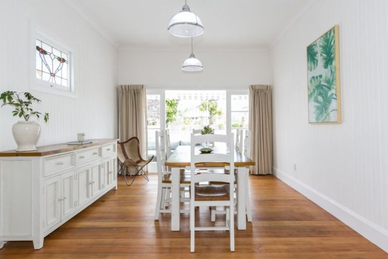 Photo of property in 137 Vigor Brown Street, Napier South, Napier, 4110