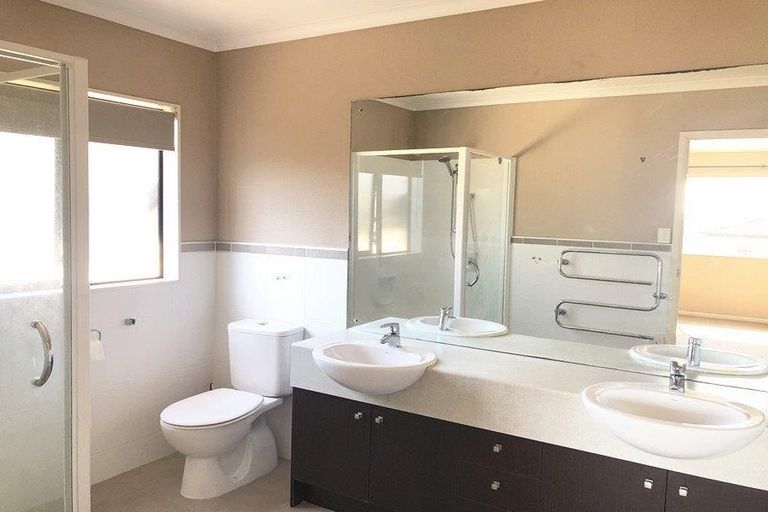 Photo of property in 4 Drumston Place, Flat Bush, Auckland, 2019