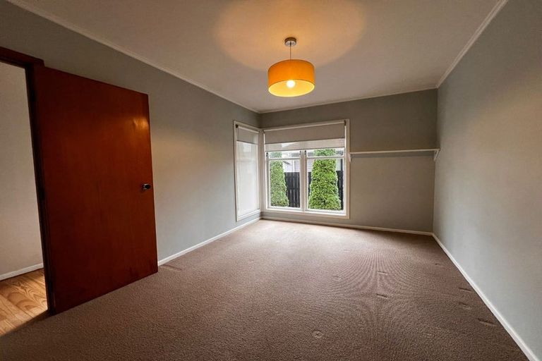 Photo of property in 33 Durham Street, Te Atatu Peninsula, Auckland, 0610