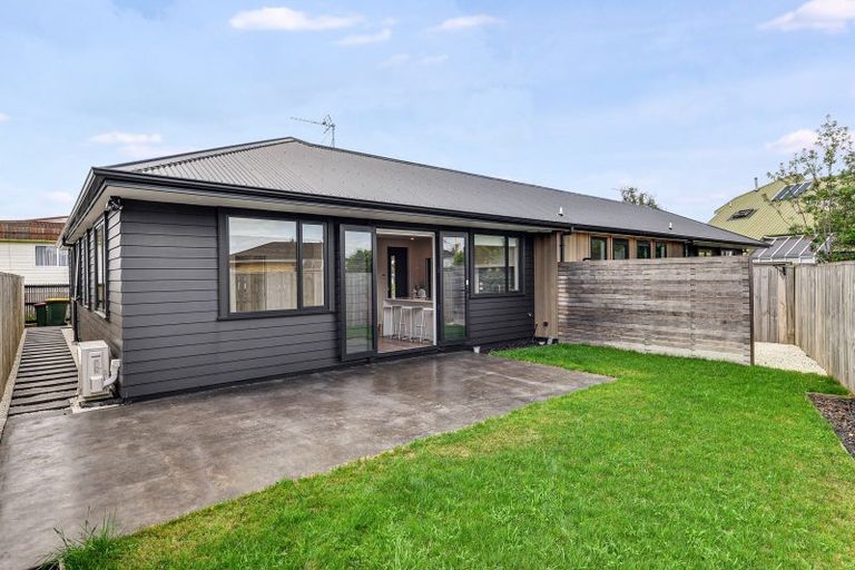 Photo of property in 103u2 Cambridge Road, Hillcrest, Hamilton, 3216