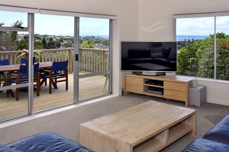 Photo of property in 20 Geoffrey Road, Torbay, Auckland, 0630