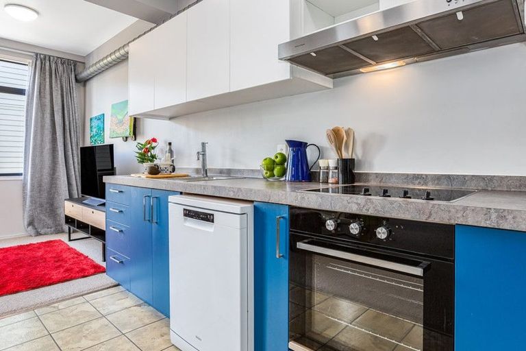 Photo of property in 2/27 Drummond Street, Mount Cook, Wellington, 6021