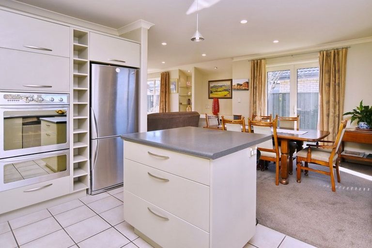Photo of property in 8 Ross Place, Northwood, Christchurch, 8051