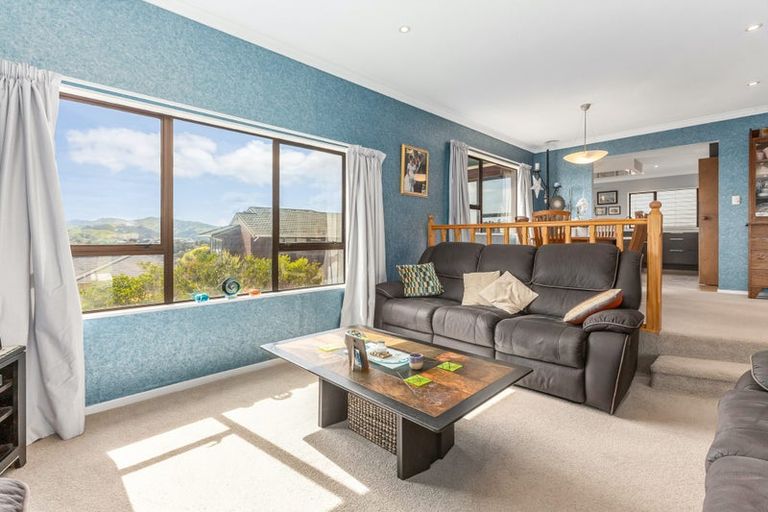 Photo of property in 7 The Top Gallant, Whitby, Porirua, 5024