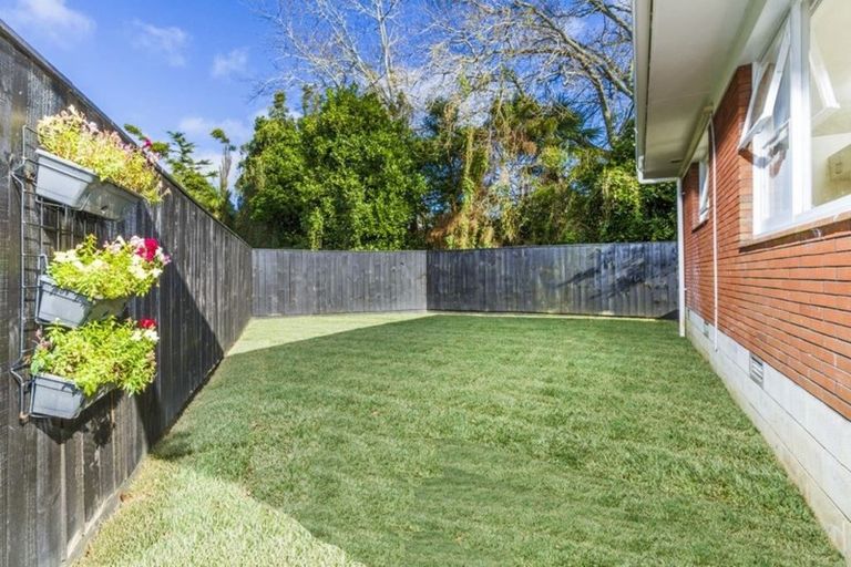 Photo of property in 1/1 Hatherlow Street, Glenfield, Auckland, 0629