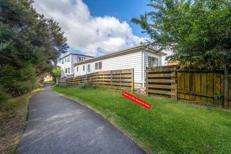 Photo of property in 41 Gosford Drive, Botany Downs, Auckland, 2010