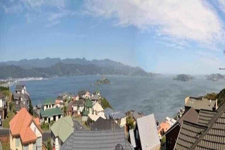 Photo of property in 12 Sunhaven Drive, Newlands, Wellington, 6037