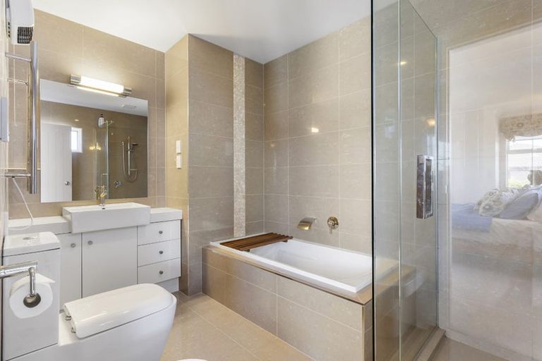 Photo of property in 74 Travis View Drive, Fairview Heights, Auckland, 0632