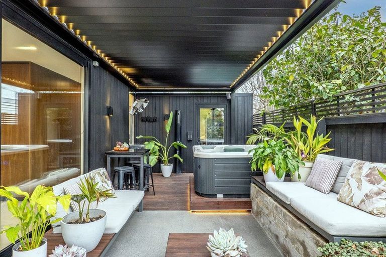 Photo of property in 12 Edgeware Road, St Albans, Christchurch, 8014