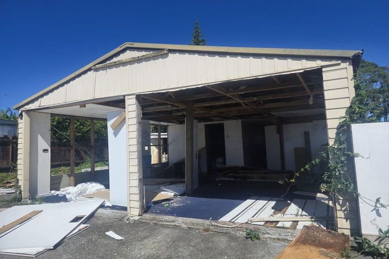 Photo of property in 56 Kemble Close, Mangere, Auckland, 2022