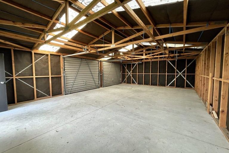 Photo of property in 44 Beach Road, Te Atatu Peninsula, Auckland, 0610