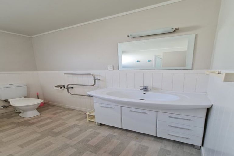 Photo of property in 39 Sunnyside Road, Sunnyvale, Auckland, 0612