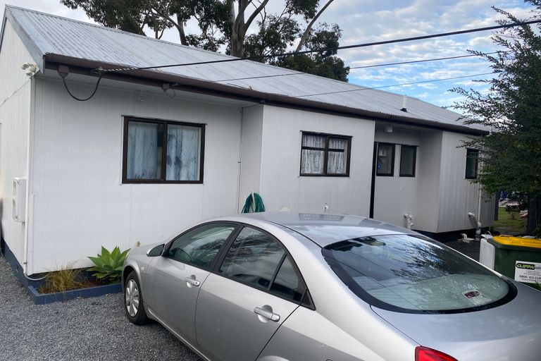 Photo of property in 9 Ingleby Place, Kelston, Auckland, 0602