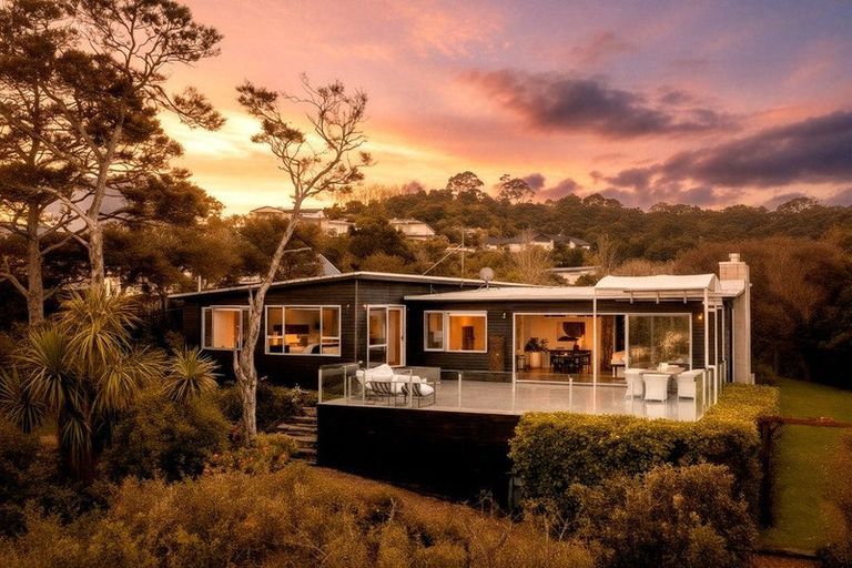 Photo of property in 26 Matheson Road, Red Beach, 0932