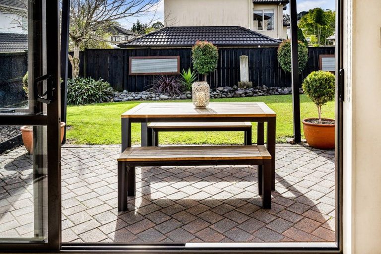 Photo of property in 4 Bridgefield Crescent, Flat Bush, Auckland, 2016