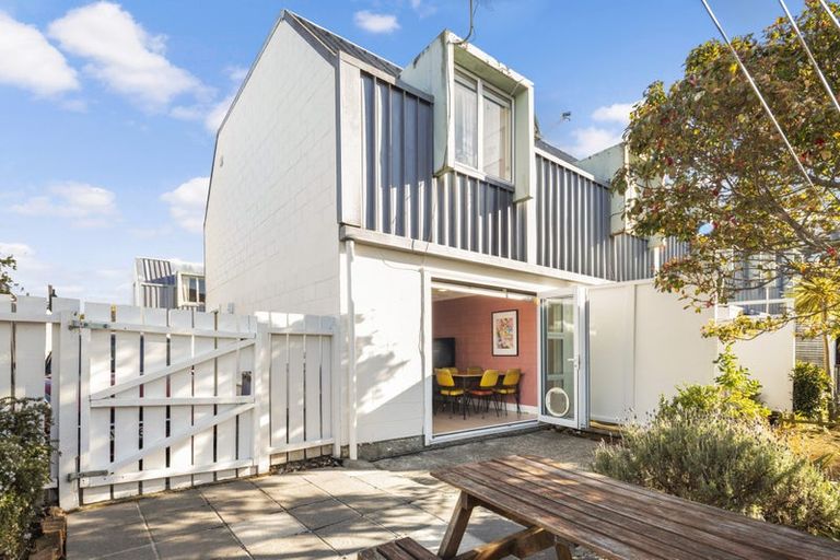 Photo of property in Paddington Apartments, 15/15u Mckinley Crescent, Brooklyn, Wellington, 6021