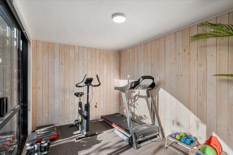 Photo of property in 1/17a Clematis Avenue, Murrays Bay, Auckland, 0630