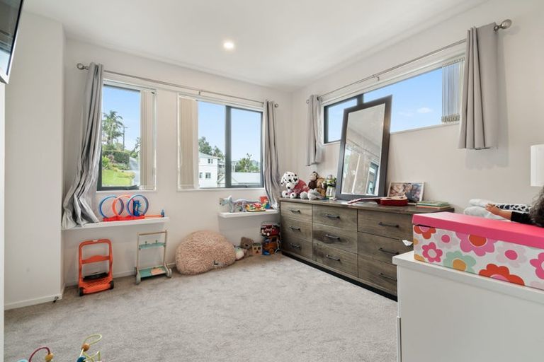 Photo of property in 75 Morihana Close, Glen Eden, 0602