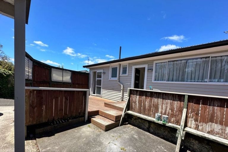 Photo of property in 1/82 Manuka Road, Glenfield, Auckland, 0629