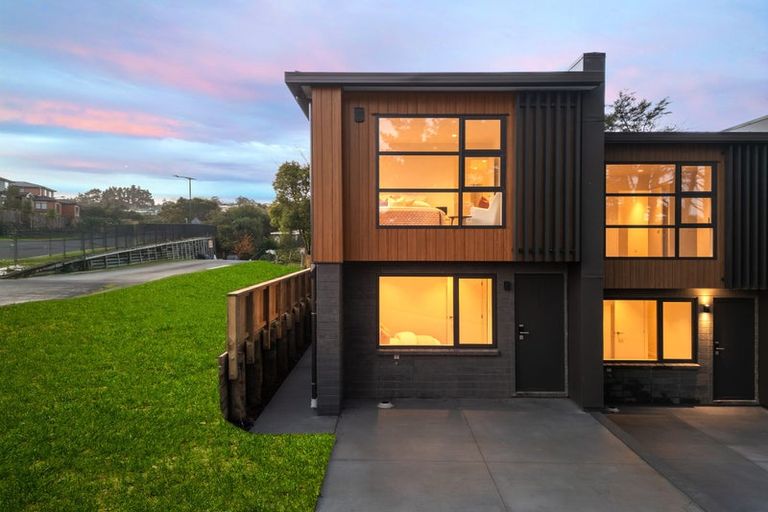 Photo of property in 43 Oteha Valley Road, Northcross, Auckland, 0632