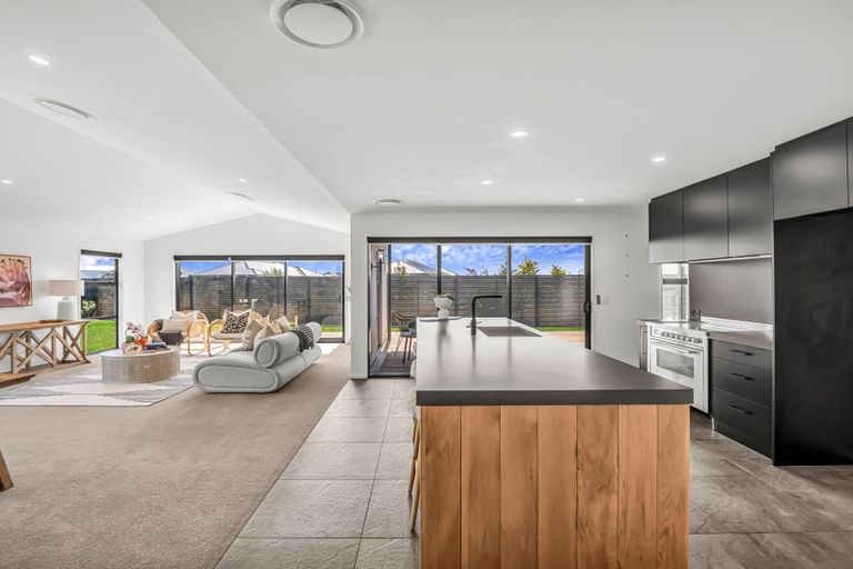 Photo of property in 17 Angus Place, Rangiora, 7400