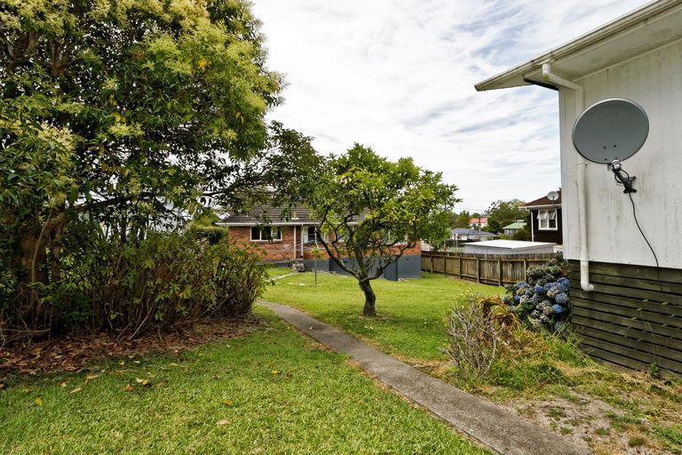 Photo of property in 29 Stottholm Road, Titirangi, Auckland, 0604