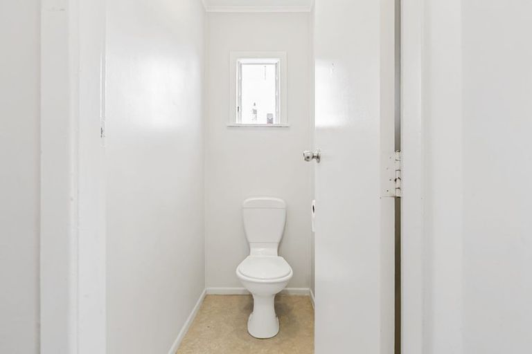 Photo of property in 64 Friedlanders Road, Manurewa, Auckland, 2102