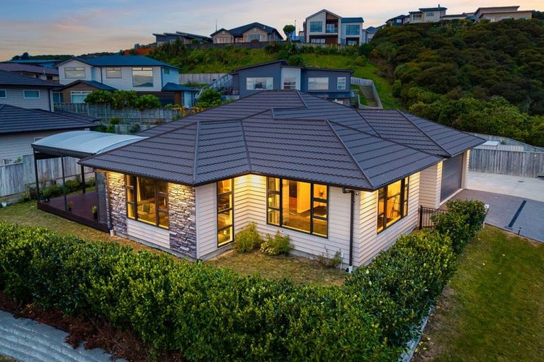 Photo of property in 5 Waitaria Terrace, Aotea, Porirua, 5024