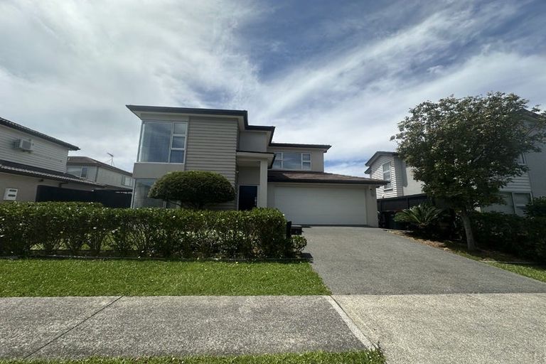 Photo of property in 4 Lorenzo Way, Flat Bush, Auckland, 2016