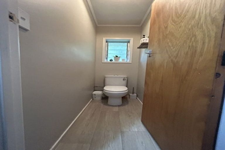 Photo of property in 2/65 High Road, Glenfield, Auckland, 0629