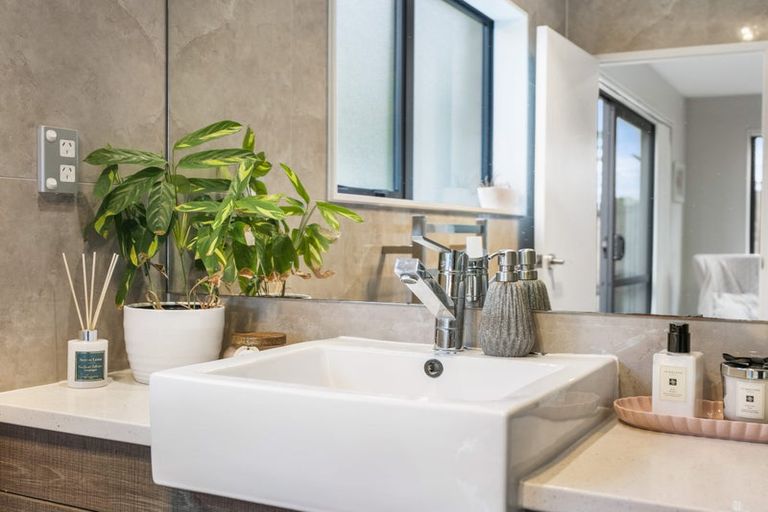 Photo of property in 31 Aldon Lane, The Gardens, Auckland, 2105