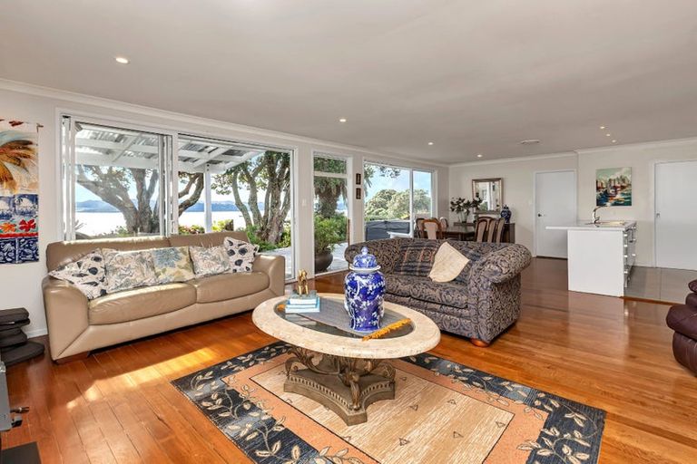 Photo of property in 22 Karoro Road, One Tree Point, 0118