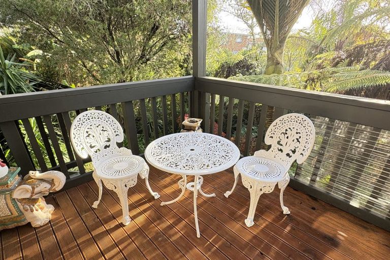 Photo of property in 1/307 East Coast Road, Mairangi Bay, Auckland, 0630