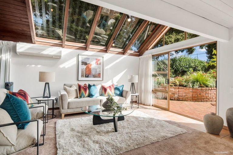 Photo of property in 7 Cobblestone Lane, Hillcrest, Auckland, 0627