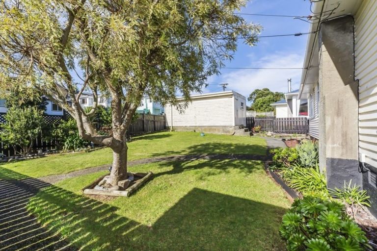 Photo of property in 78 Taylor Terrace, Tawa, Wellington, 5028