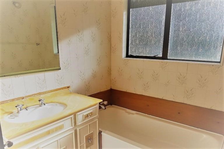 Photo of property in 37 Postgate Drive, Whitby, Porirua, 5024