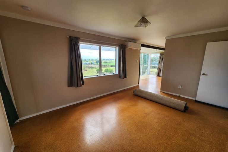 Photo of property in 15 Locket Road, Glenfield, Auckland, 0629