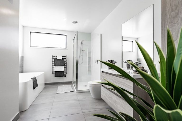 Photo of property in 40 Mount Creighton Crescent, Wanaka, 9305