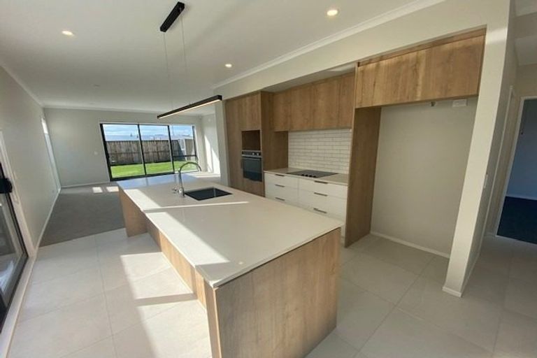 Photo of property in 120 Symes Drive, Red Beach, 0932