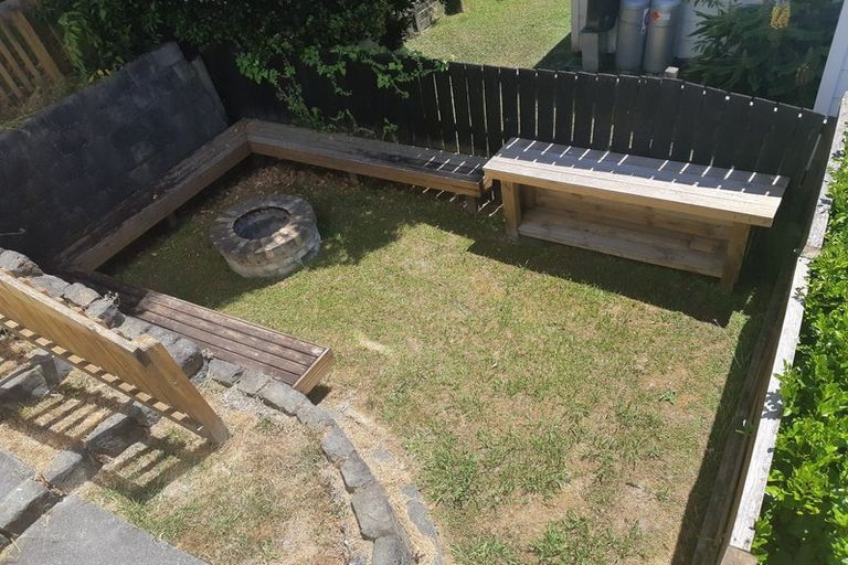 Photo of property in 1 Raelene Place, Massey, Auckland, 0614