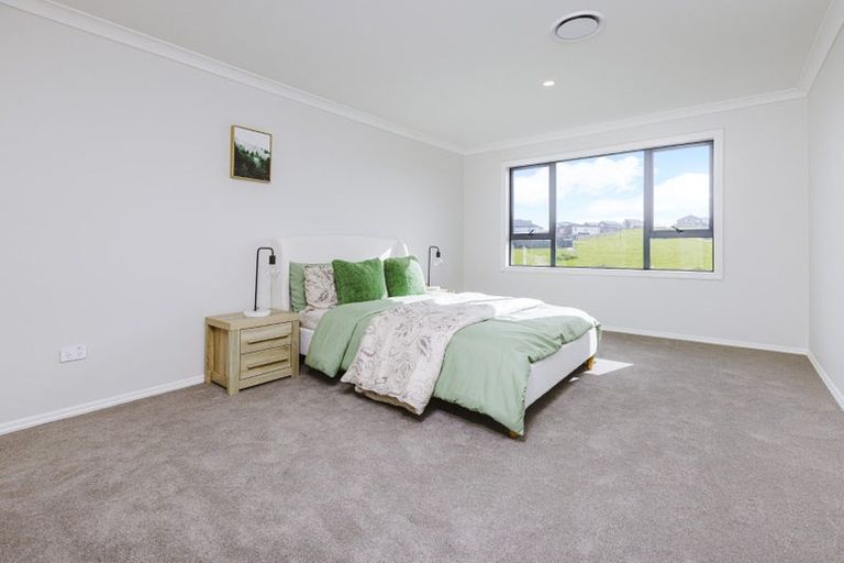 Photo of property in 2 Seagreen Avenue, Rosehill, 2113