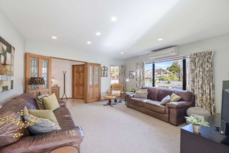 Photo of property in 4 Chesterfield Mews, Russley, Christchurch, 8042