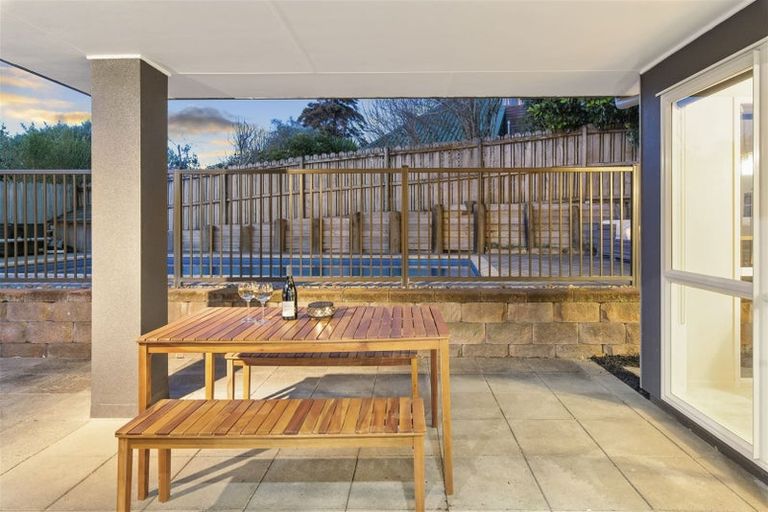 Photo of property in 16 Kittiwake Drive, Schnapper Rock, Auckland, 0632