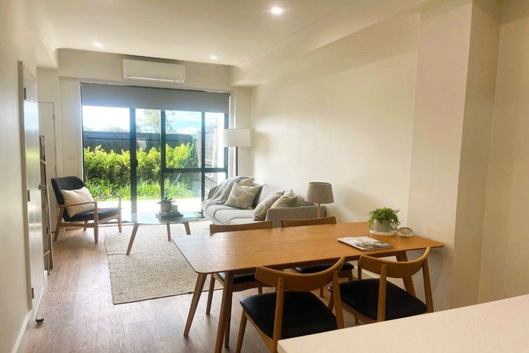 Photo of property in 33 Parkwood Avenue, Westgate, Auckland, 0614