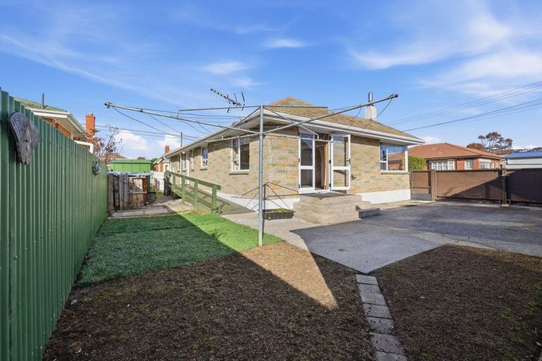 Photo of property in 132 Macandrew Road, South Dunedin, Dunedin, 9012