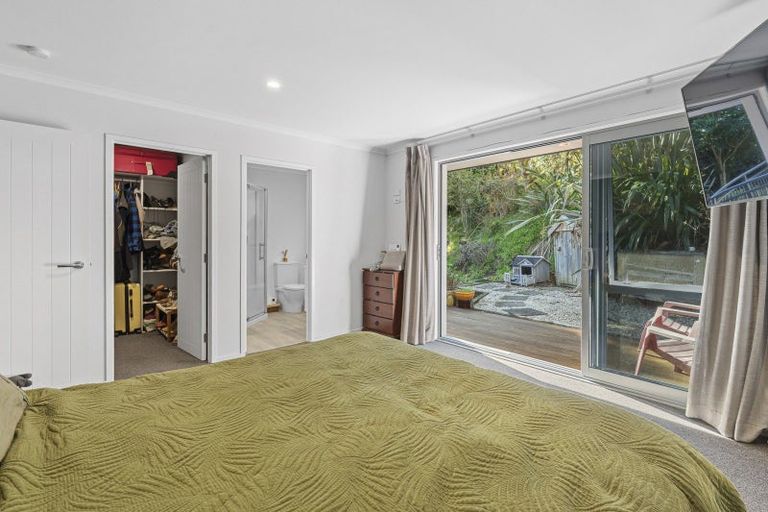 Photo of property in 198 Seaview Road, Westown, New Plymouth, 4310
