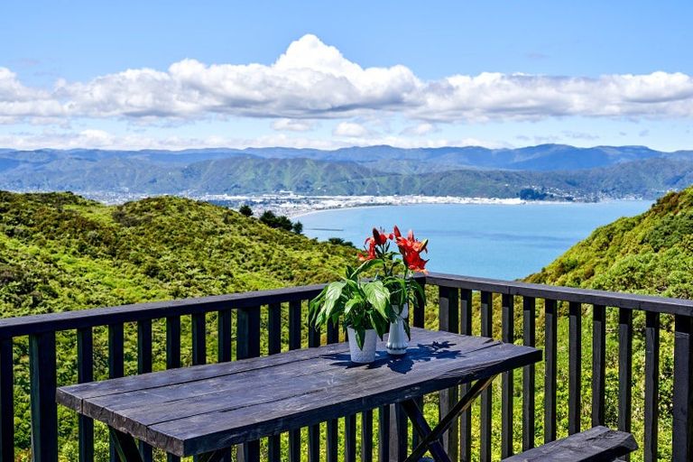 Photo of property in 16b Fernhaven Grove, Newlands, Wellington, 6037