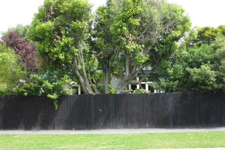 Photo of property in 124 Edward Avenue, Edgeware, Christchurch, 8013
