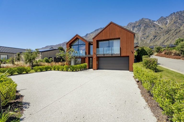 Photo of property in 19 Hackett Road, Jacks Point, Queenstown, 9371