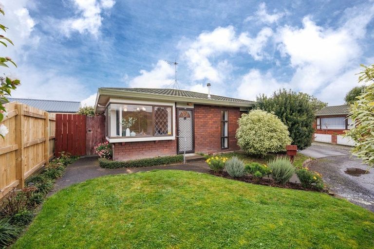 Photo of property in 5 Edgecombe Court, Roslyn, Palmerston North, 4414